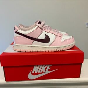 Nike Women's Pink and White Low-Top Sneakers